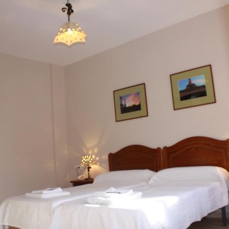 Hostal Carlos 2 La Línea de la Concepción Exteriör bild