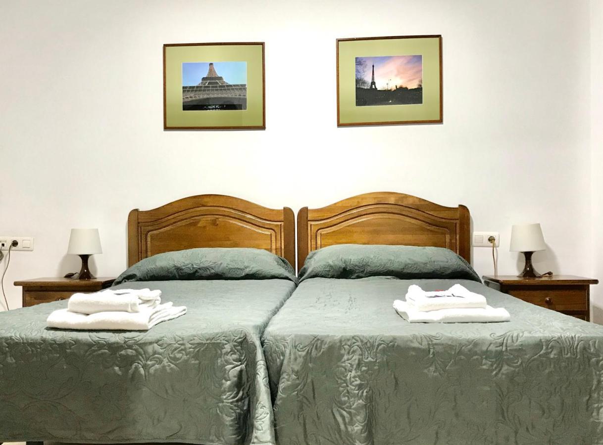 Hostal Carlos 2 La Línea de la Concepción Exteriör bild
