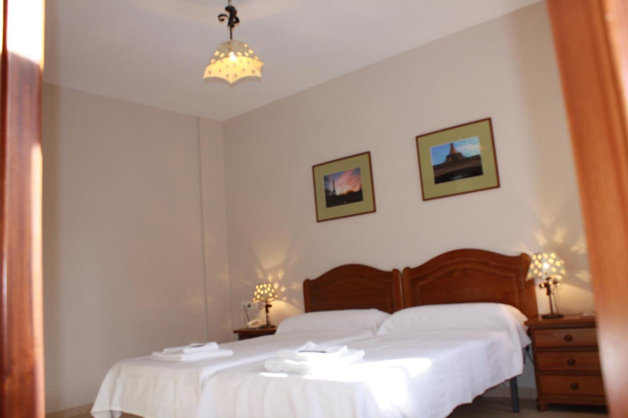 Hostal Carlos 2 La Línea de la Concepción Exteriör bild