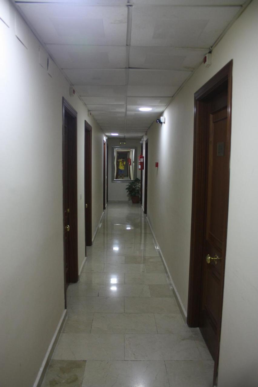 Hostal Carlos 2 La Línea de la Concepción Exteriör bild